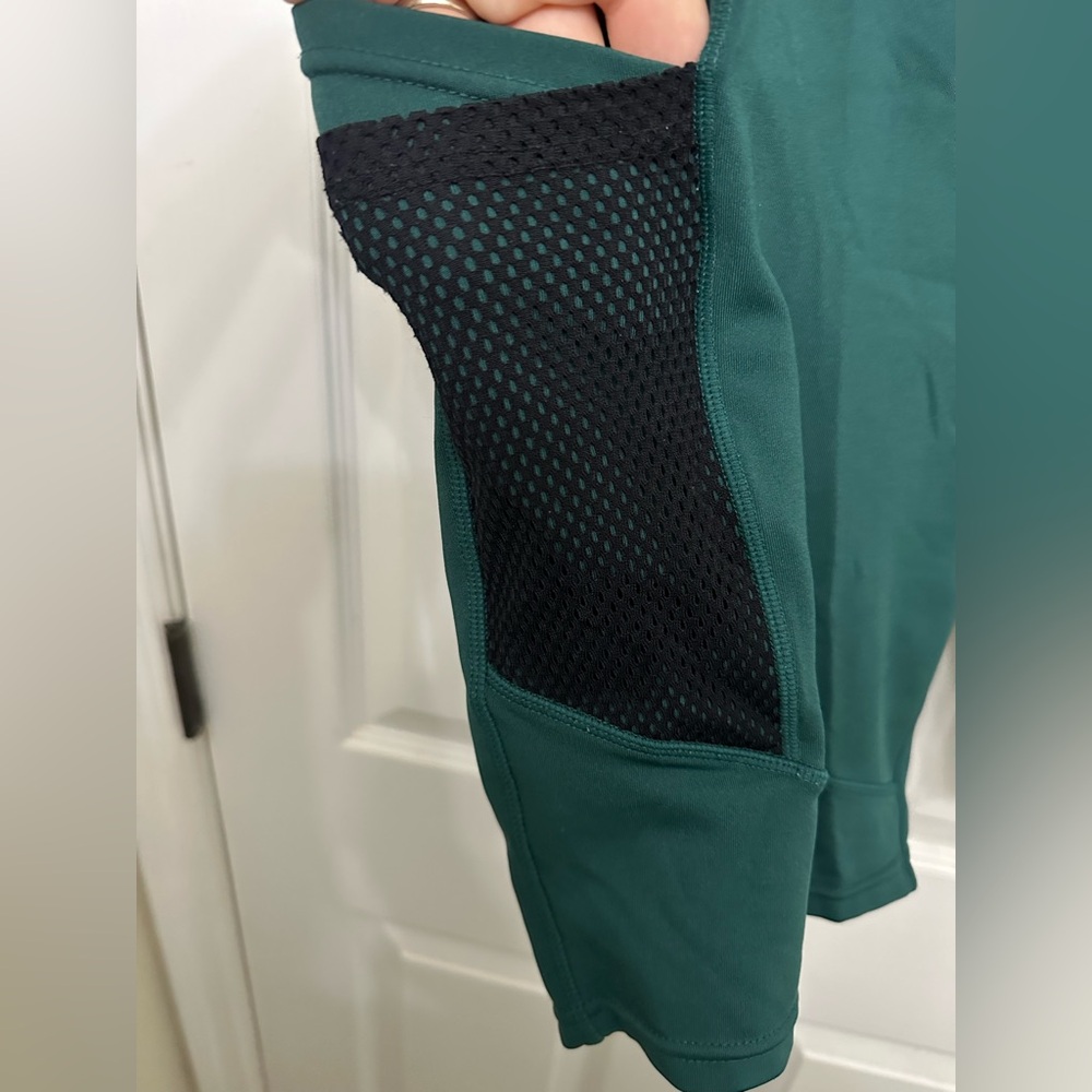 Pop fit bike shorts in emerald with black mesh pocket detail - Picture 3 of 5